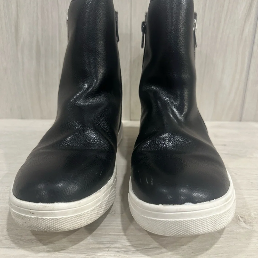 Cat & Jack Black Zip Up Sneaker Boots Size 5 🥳HOST PICK🥳